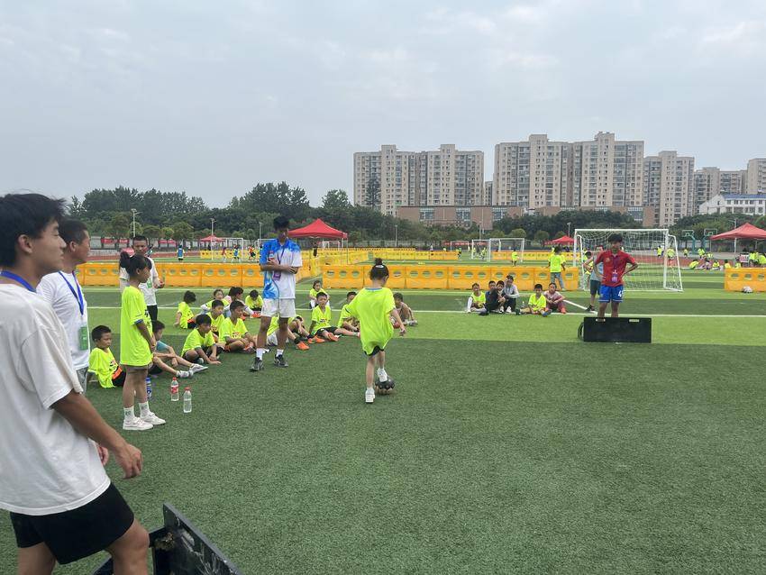 中国足球举办全国青少年足球夏令营 中国足球举办全国青少年足球夏令营