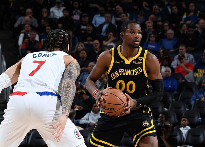 开云·体育官网-包含逆转奇迹！底特律从落后20分到胜利的词条