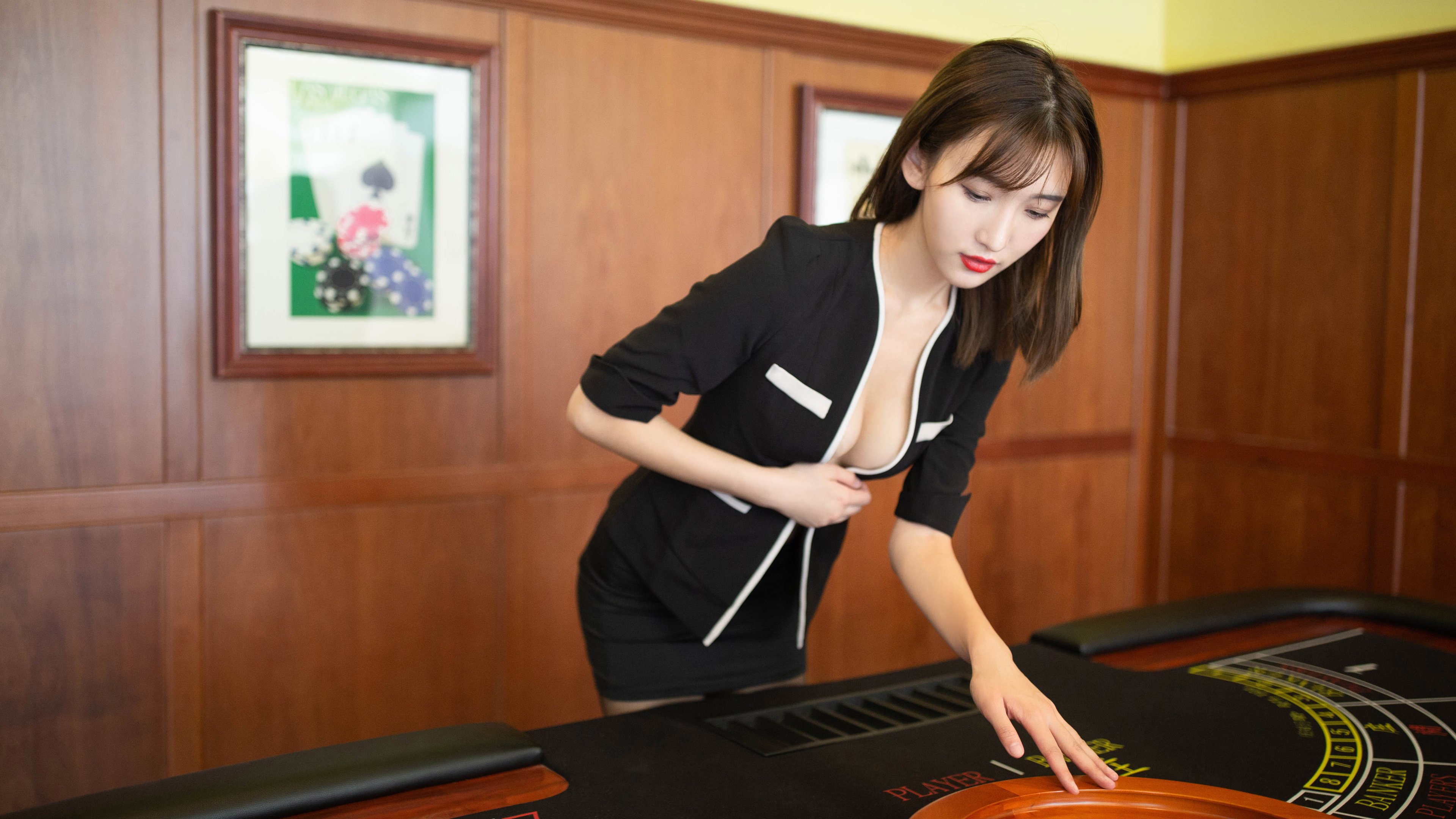 kaiyun开云·官方网站-“最后一击定乾坤——全场焦点瞬间，燃爆全场”，最后一击歌词